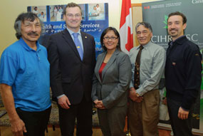 Mr. Jack Anawak, Vice-President, Nunavut Tunngavik Inc (NTI); Minister Keith Peterson, Government of Nunavut; Minister Aglukkaq; Andrew Tagak Sr., Government of Nunavut; and Dr. Gonzalo Alvarez, Ottawa Hospital Research Institute. 