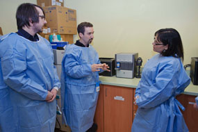 Dr. Alvarez shows new state-of-the-art TB diagnosis equipment to Minister Aglukkaq.